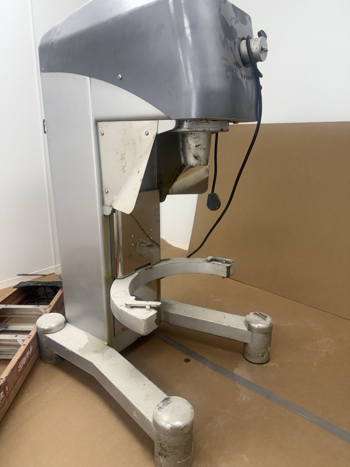 Omcan MC80 80 Qt Commercial Planetary Mixer, Variable Speed Floor Model