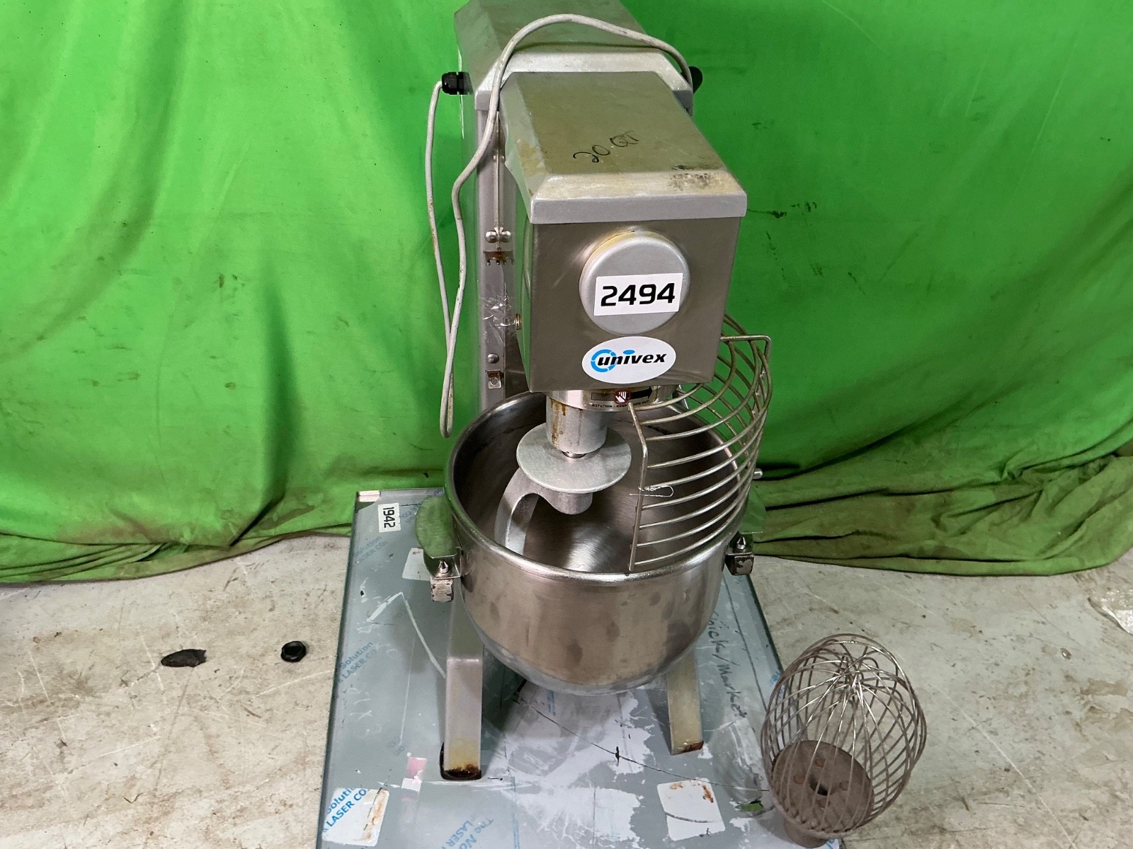 Univex SRM20 Commercial 20 Qt. Stand Mixer with 2 Attachments 2494