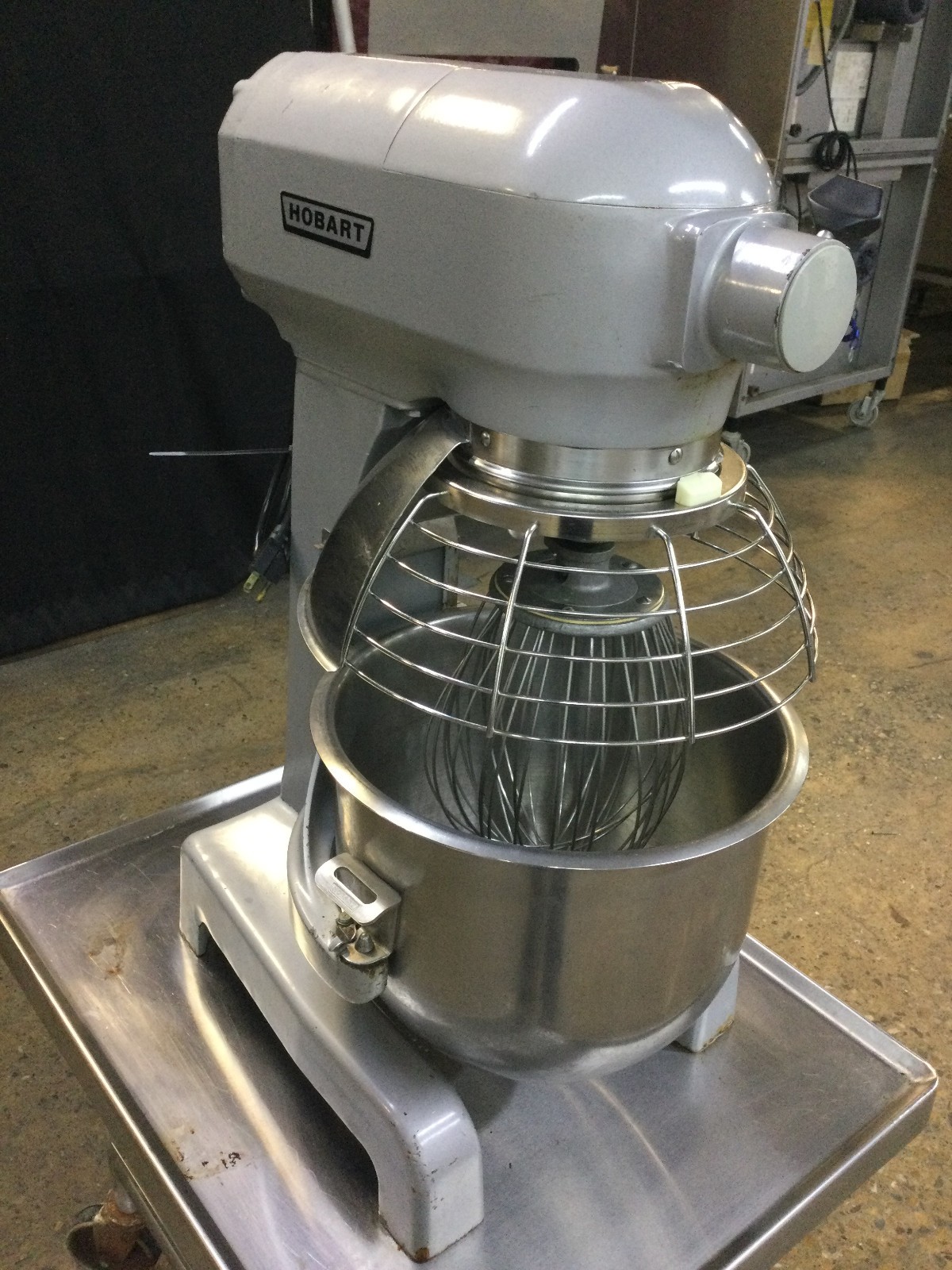 Hobart A-200T Countertop 20 Qt Dough Mixer With Guard Bowl 1 Attachment