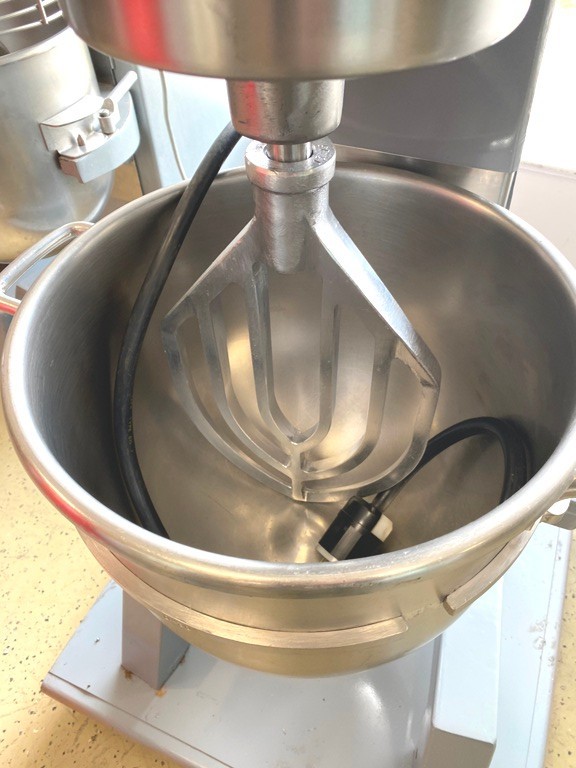 Mixers/ 30 Qt Hobart D-300 T /Planetary Mixer Floor Model /208-220V-3F-2.A