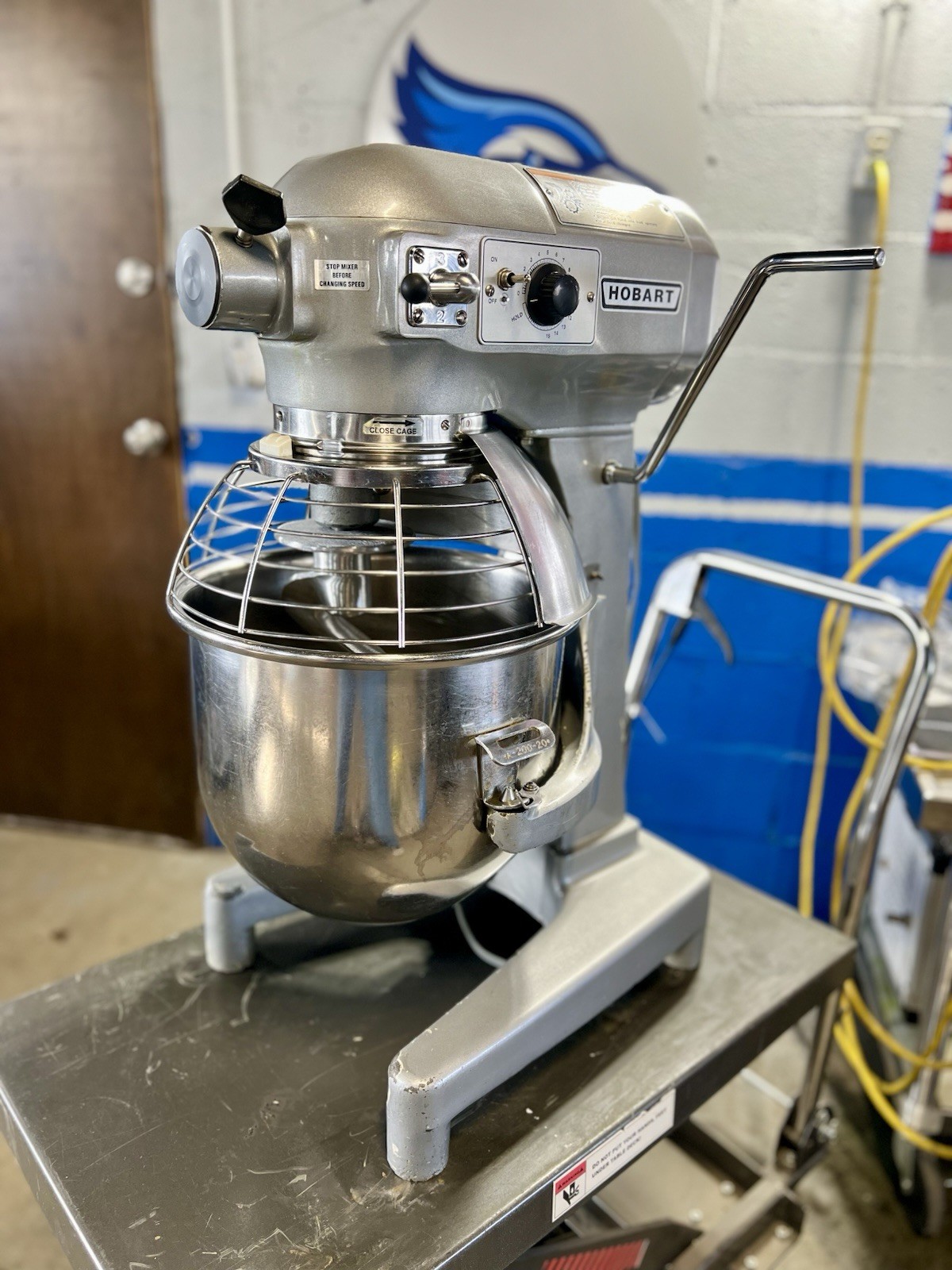 Hobart A200T 20 Quart Qt Mixer With Bowl And 2 Tools