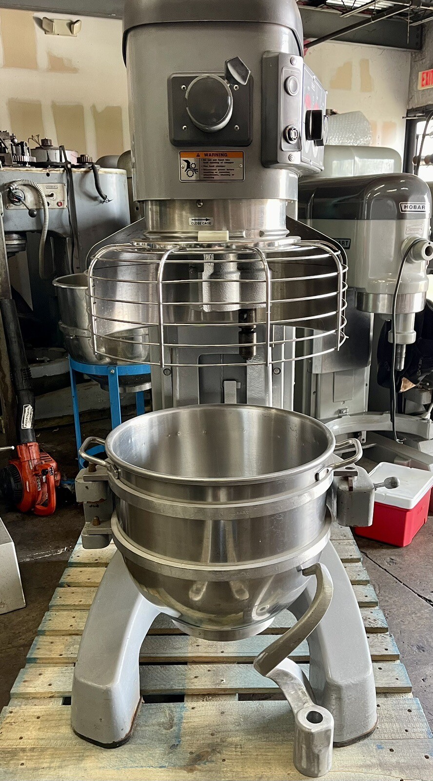 Hobart Legacy HL600 60qt Dough Mixer Comes W Ss Bowl & Attachment