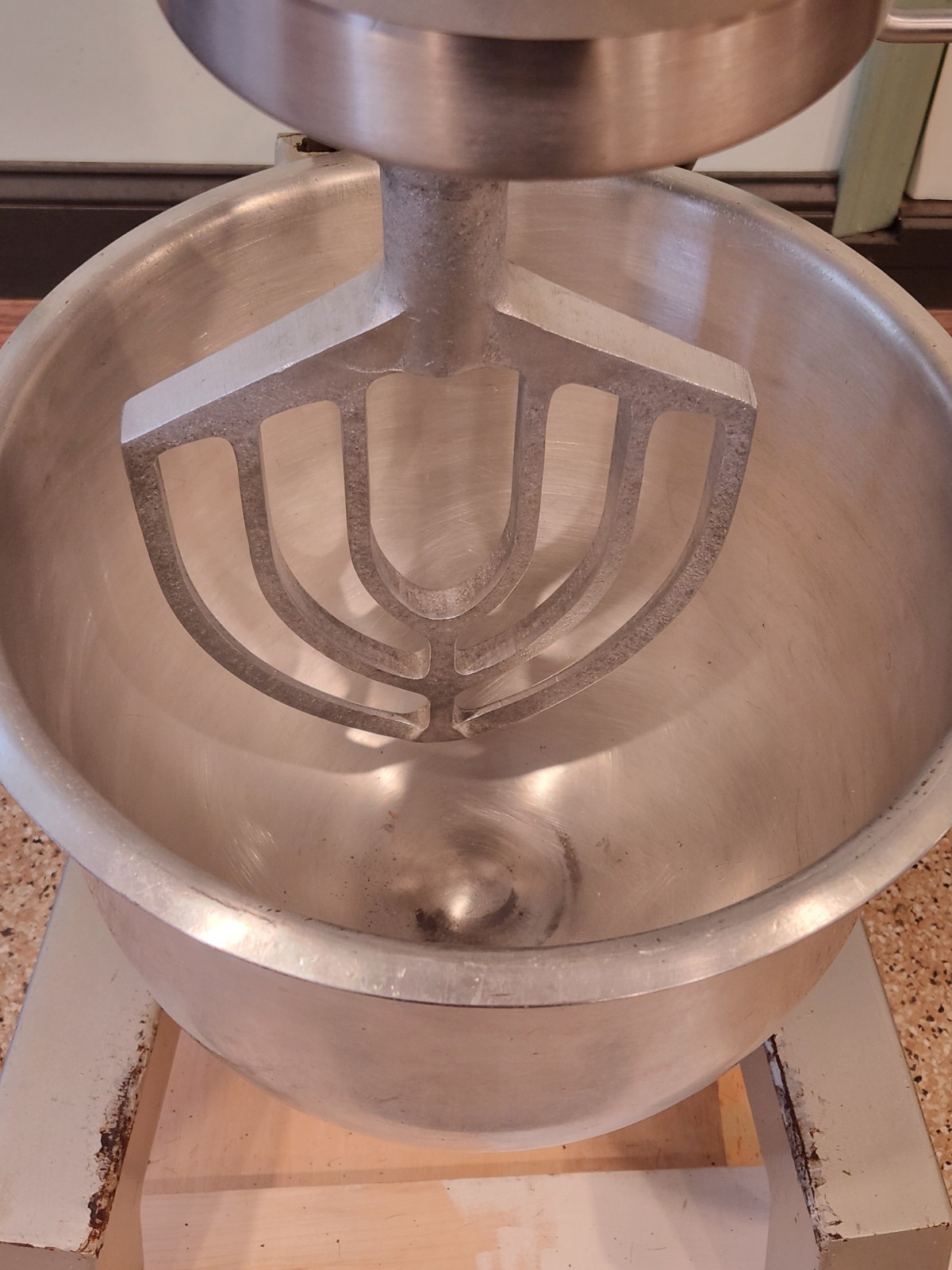 Hobart Classic A-200FT, 20 Quart Floor Mixer, Bowl, Beater & Timer – REFURBISHED