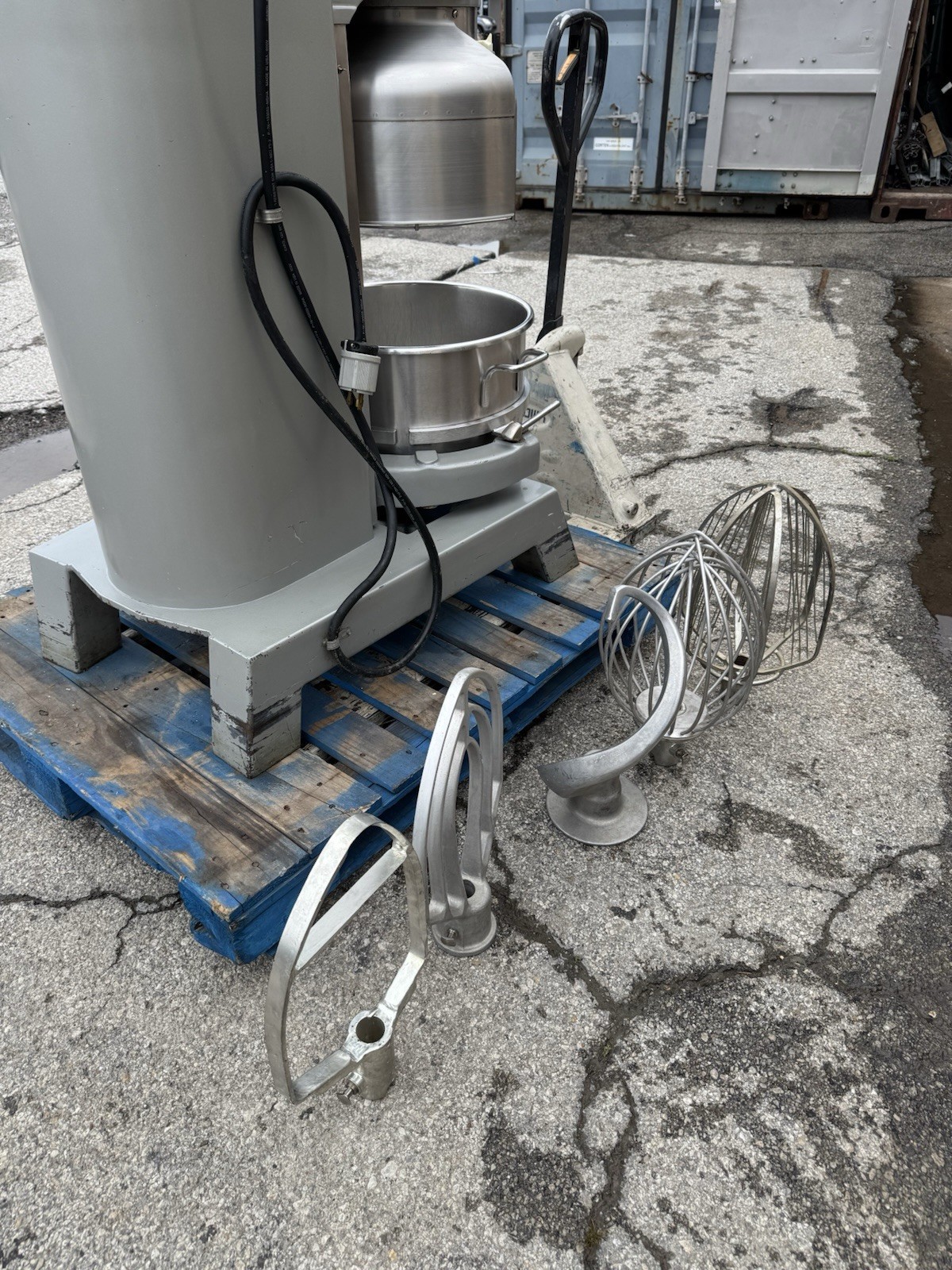 Hobart H600T, 60qt Mixer w/ Attachments & Stainless Steel Bowl 3PH