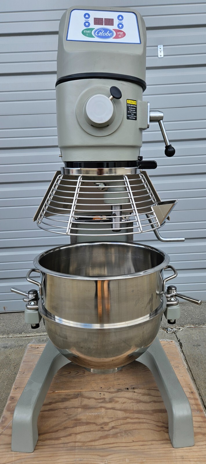 Globe SP30 Gear Driven 30 Qt. Commercial Planetary Floor Mixer – 115V – 1 HP