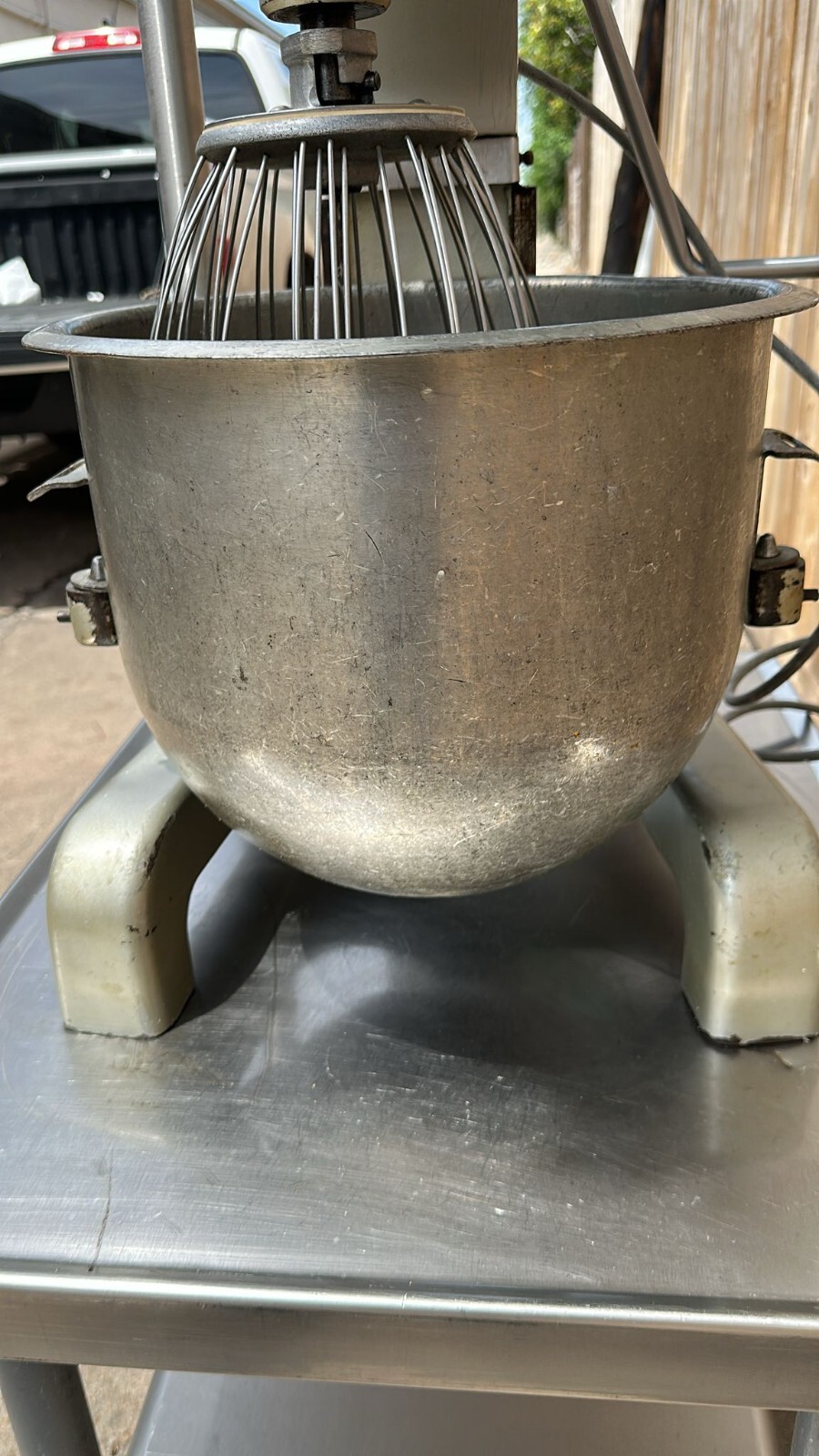 20 Quart Mixer Hobart A-200, Paddle, Whisk, bowl and mixer stand.