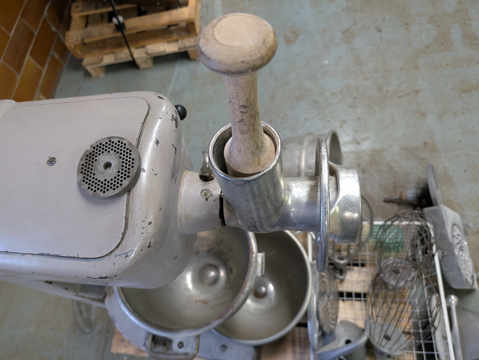 Hobart D-300 Mixer w/ 3 Bowls Hook 2 Whips 2 Paddles Pelican Head & Meat Grinder