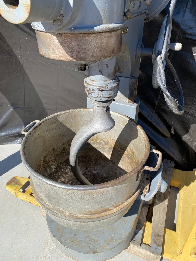 Hobart M800 Floor Mixer 2HP 1PH Spiral Dough Hook 80 Qt Bowl 60″H X 30″W x 42″D