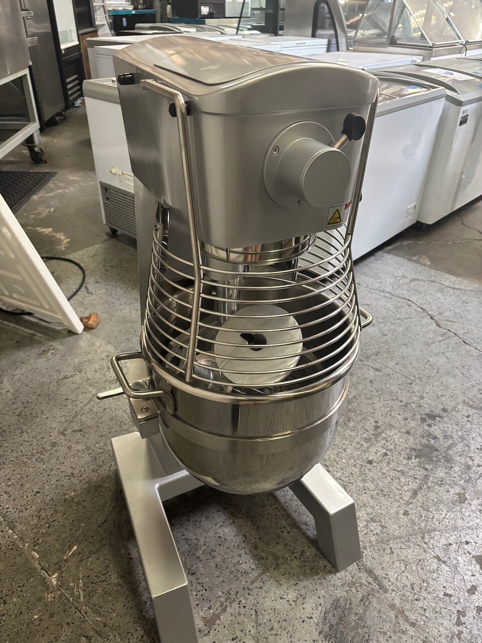 30 Quart Mixer UNIWORLD UPM-30ET w/ Accessories & Timer Qt Dough 2 HP 115V 3842