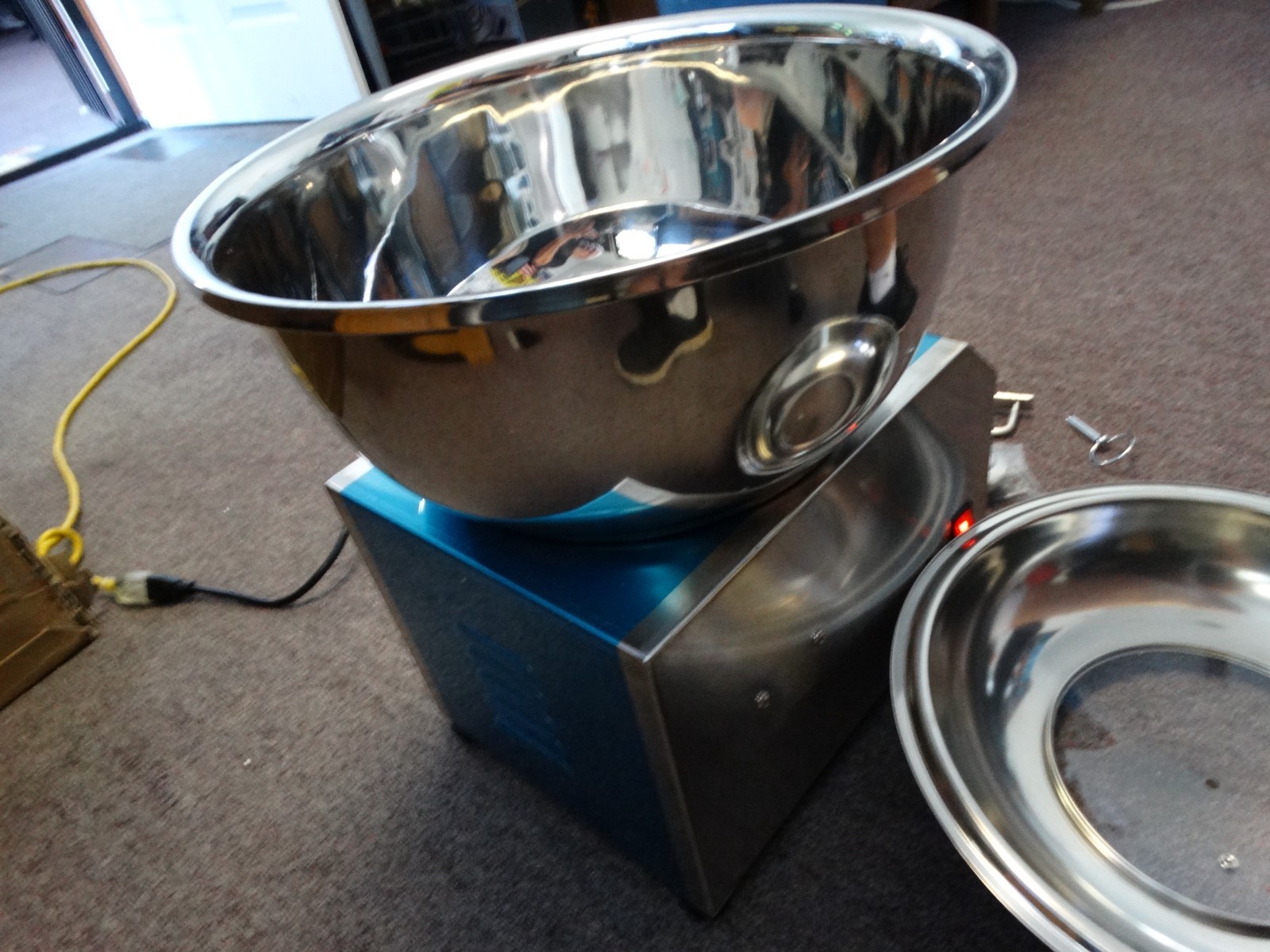 8KG Stainless Steel Nondetachable Basin Type Dough Mixer 110V Bowl Noodle