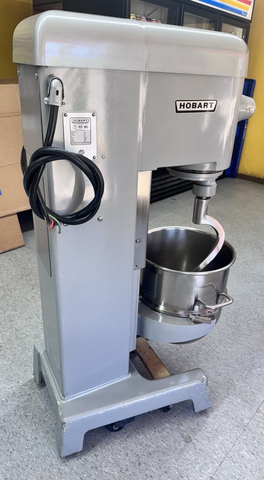 Hobart D340 40 Qt Mixer With 40 Qt SS Bowl & Heavy Duty SS Hook 1.5 HP 3 PH 208V
