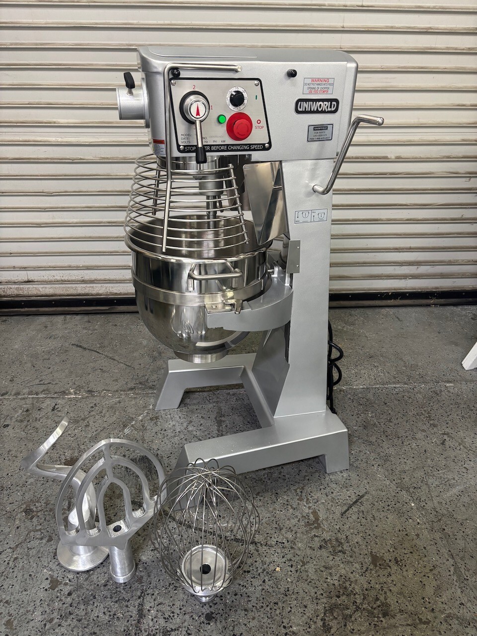 30 Quart Mixer UNIWORLD UPM-30ET w/ Accessories & Timer Qt Dough 2 HP 115V 3842