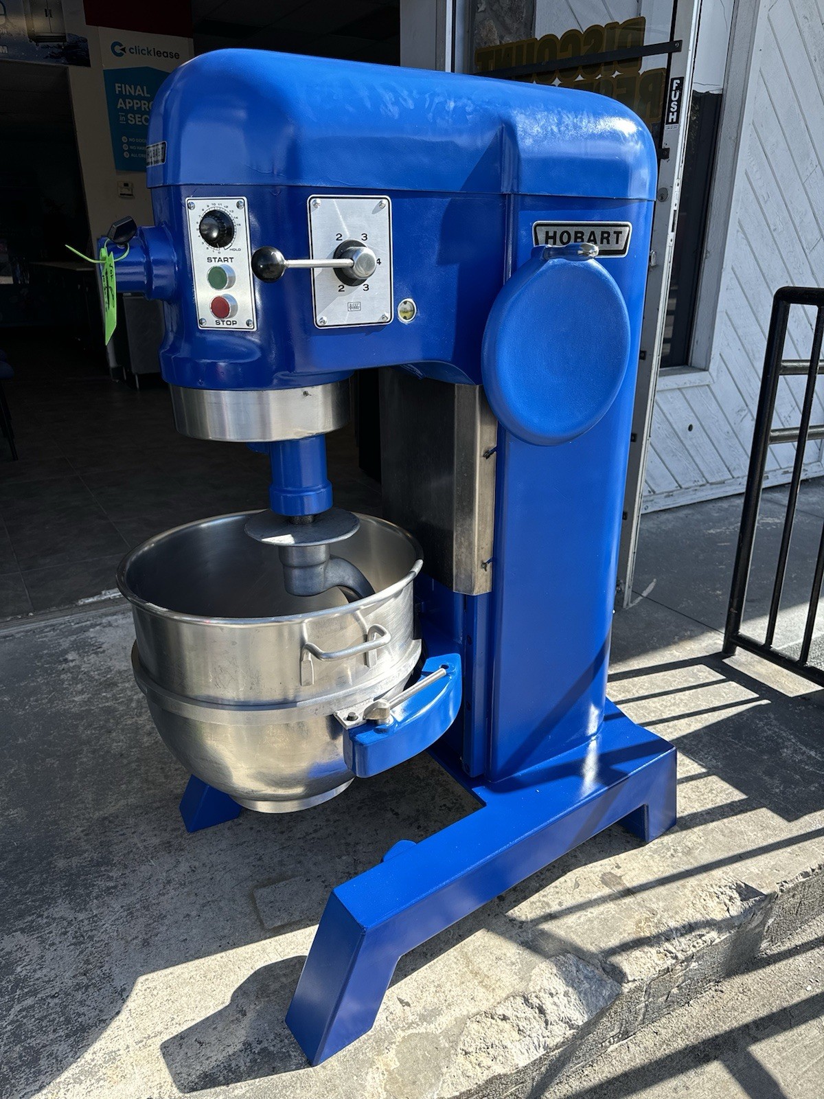 Hobart H600 60 Qt Mixer 1HP – 3Ph – 208V – Stainless Bowl & Hook- Reconditioned