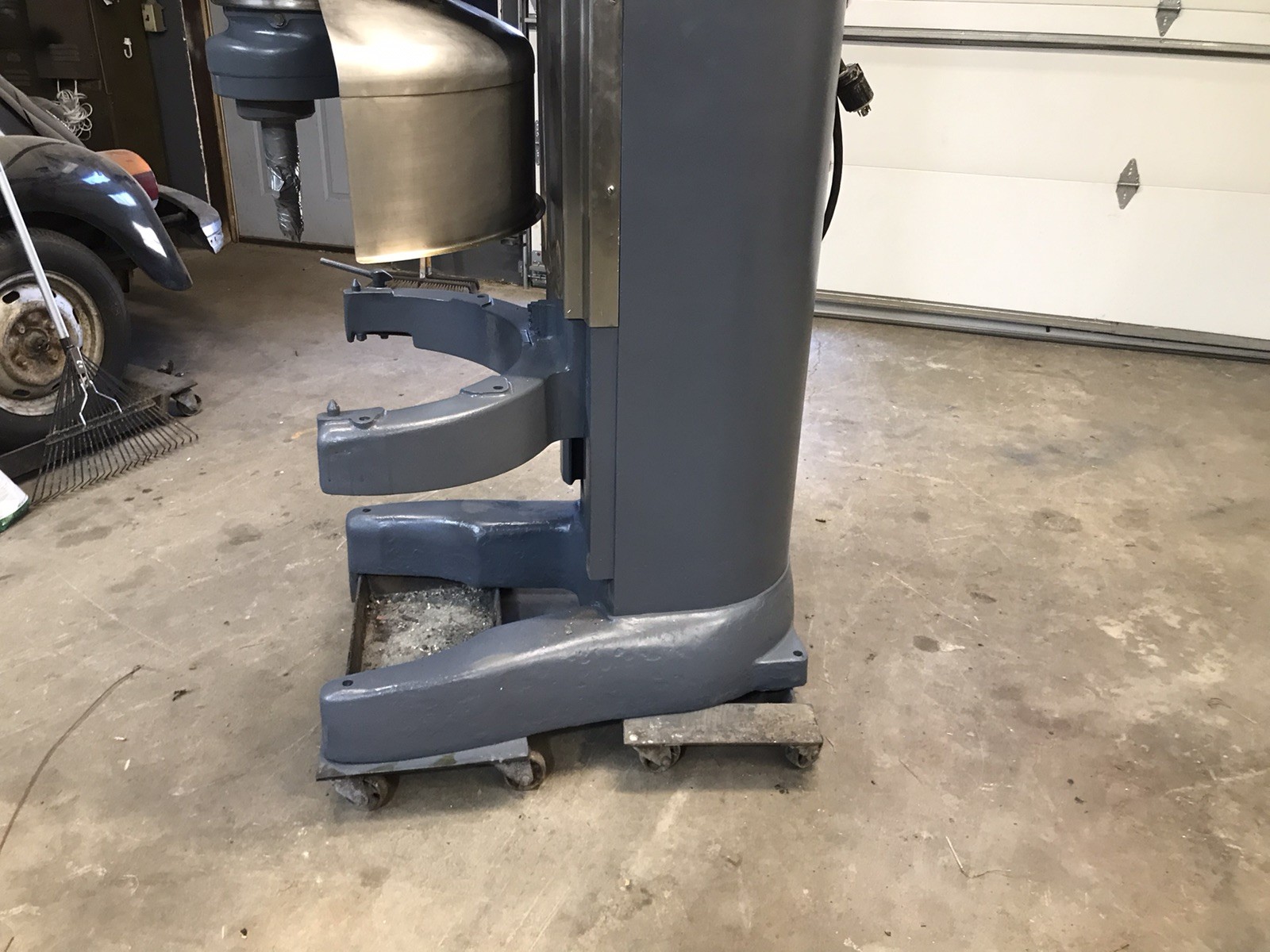 Hobart V1401 140 Qt Bakery Restaurant Dough Mixer With Some Attachments