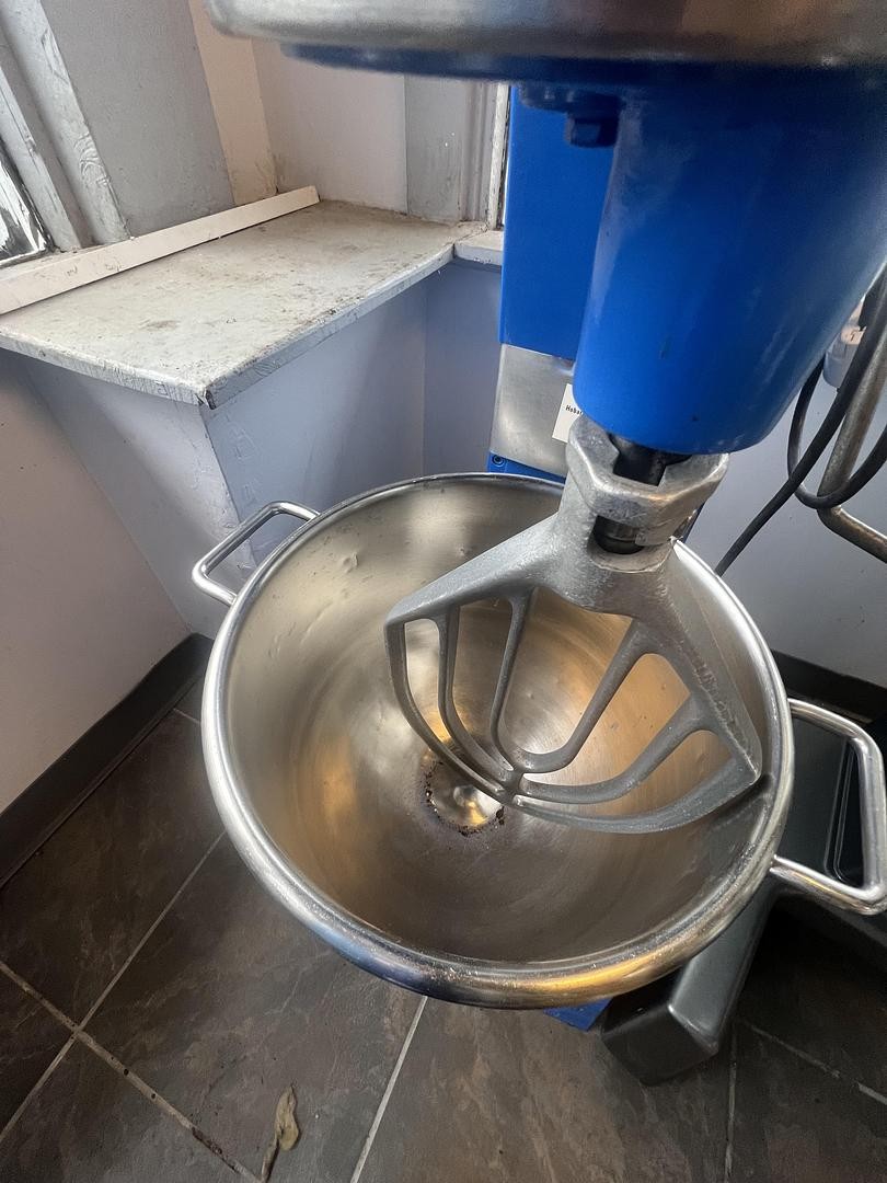 Hobart Commercial Planetary Mixer – Heavy Duty Bakery & Restaurant Mixer