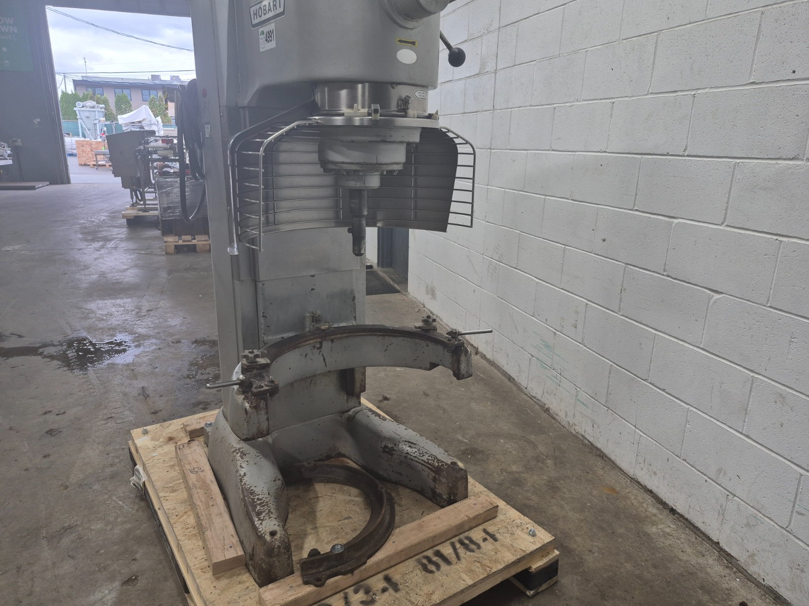 Hobart V1401 140-Quart Planetary Mixer