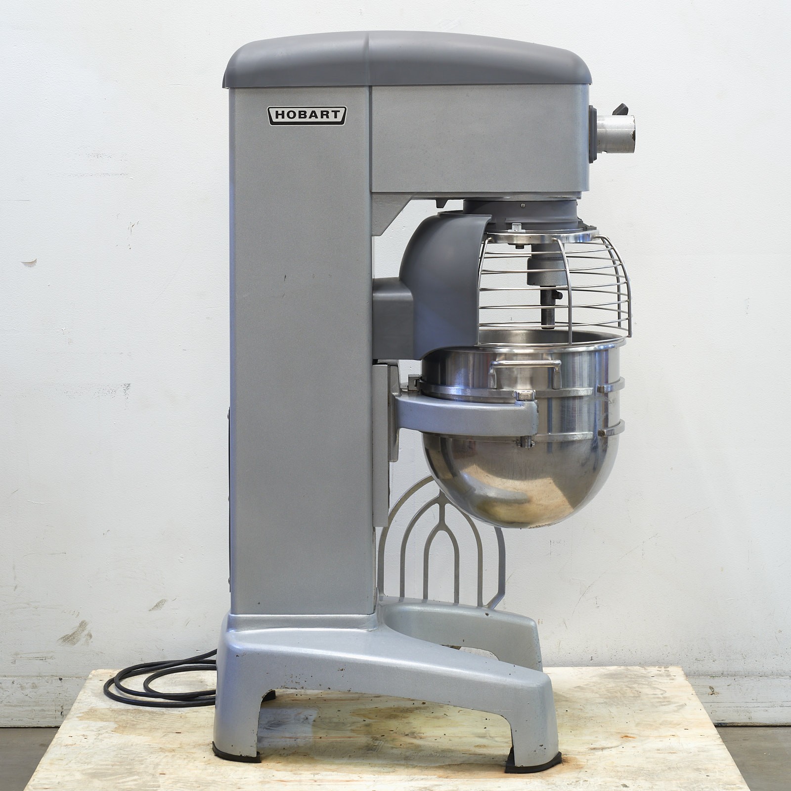 Hobart HL300 Legacy Commercial 30-Quart Planetary Floor Mixer 208/230V 3ph 3/4hp