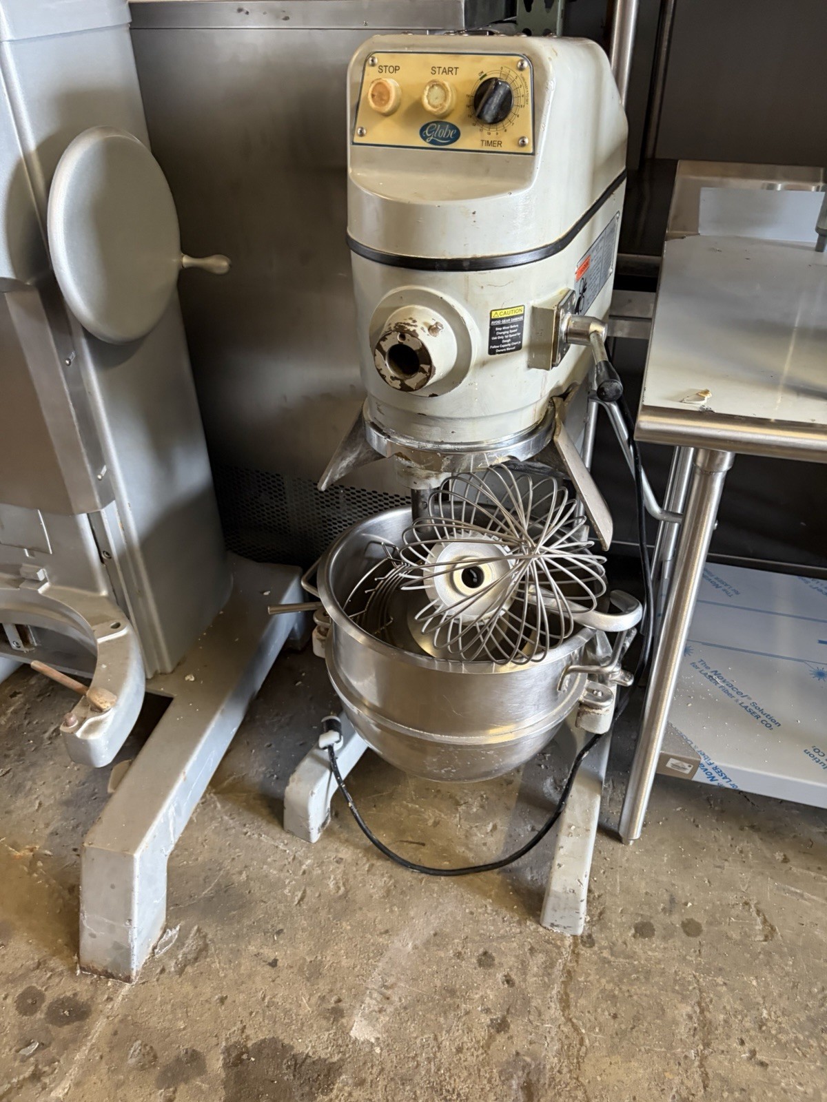 Globe SP30P 30 Quart Planetary Mixer 1.5 HP Commercial 3 Speed 1Ph 220v 12A