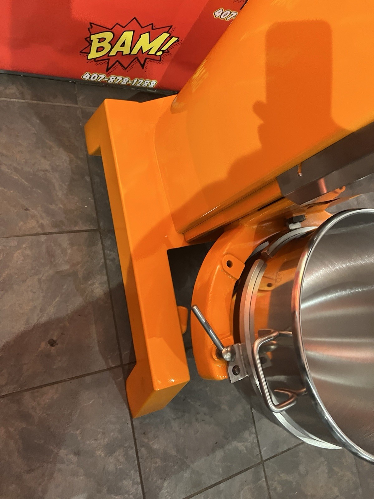 Hobart H-600 60 Qt Mixer 1.HP – 1Ph – 230v – New Stainless Bowl And Dough Hook
