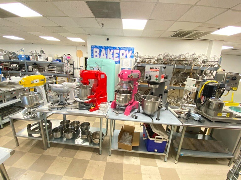 Mixers/ 30 Qts. UNIVEX Model SRM30 / 30 qt/ 4 Attachments / 4 Speed 115V