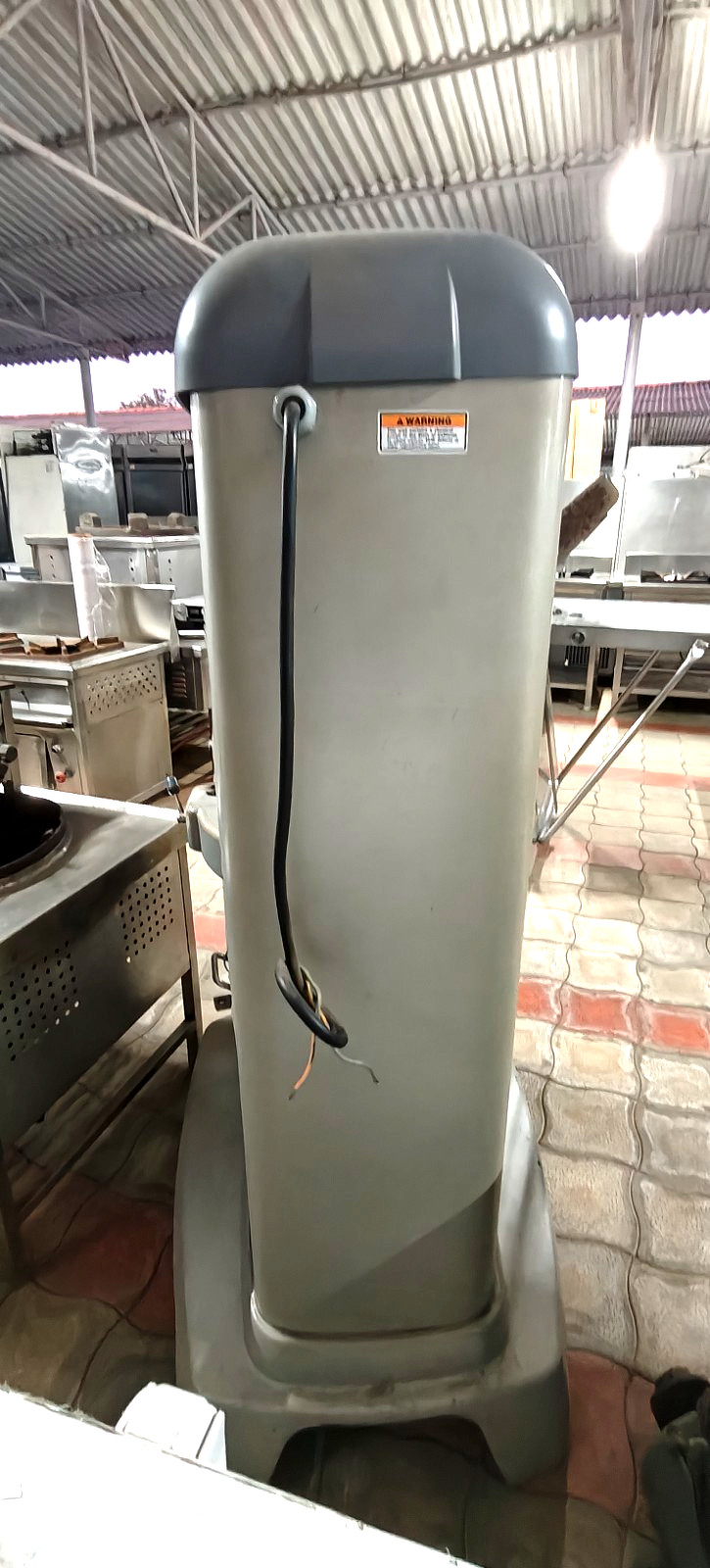 HOBART LEGACY HL600 60Qt dough mixer 1STD WITH ATTACHMENT ( CHECK DISCRIPTION)