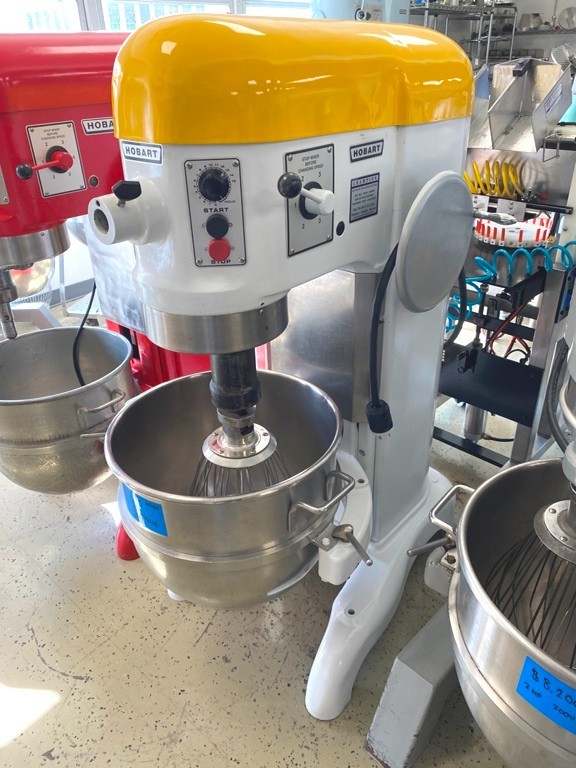 Mixers/ Hobart H-600 60 Qt Mixer w/ Attachments/ 1.1/2 HP Motor/ Yellow-White #2