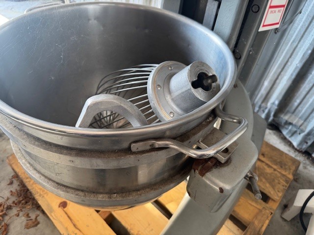 Hobart Legacy 60qt Mixer HL600 3ph 380-460V W/Dolly/Bowl/Whip/Hook