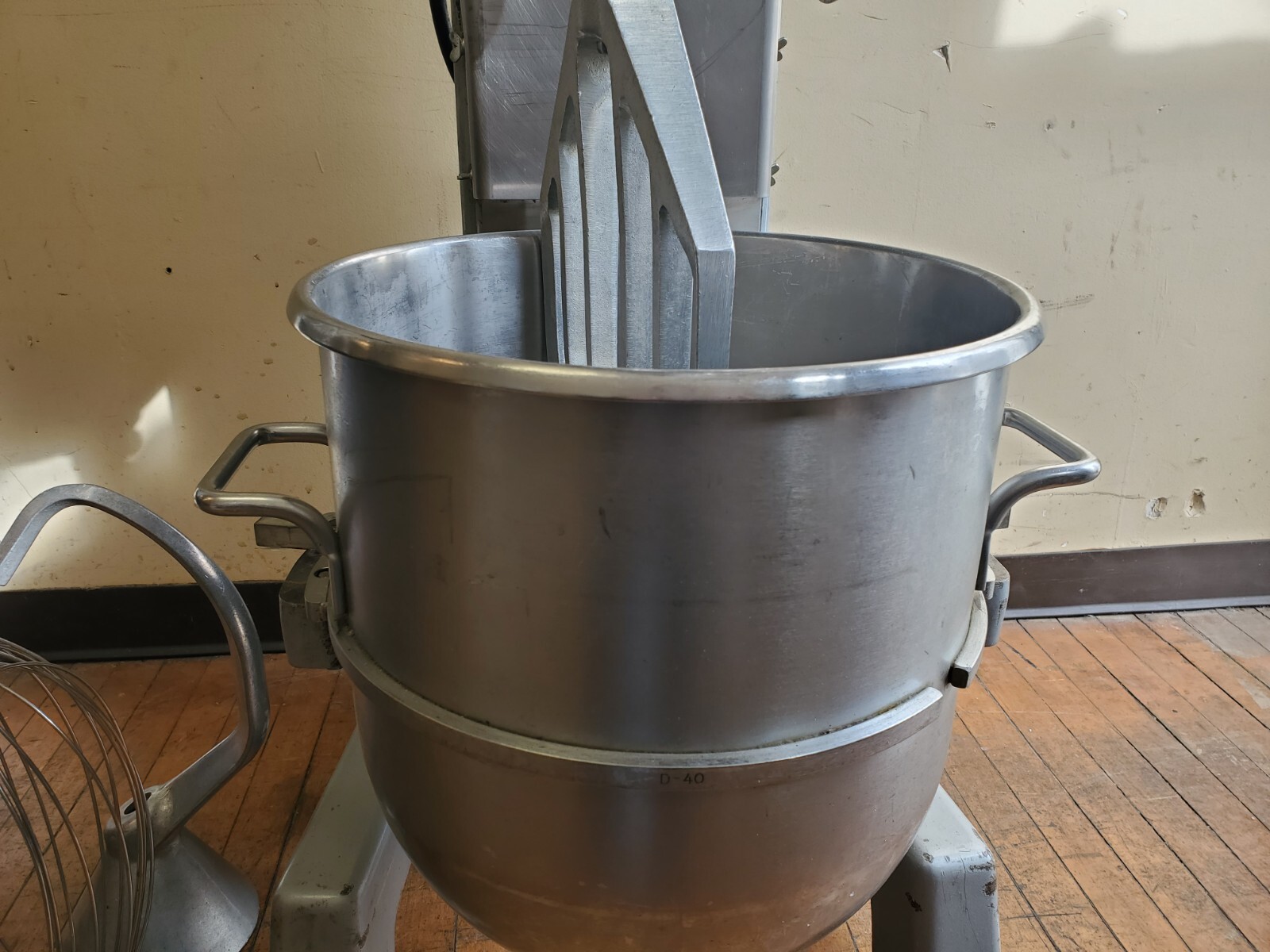 Hobart D340 40 Qt Mixer 40 Qt Bowl Heavy-Duty J Hook & Beater Paddle & Wire Whip