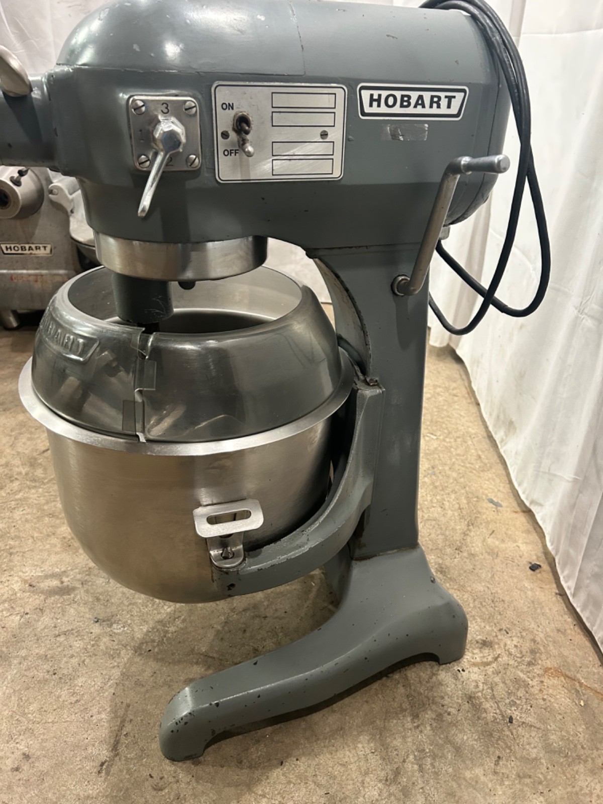 Hobart A-200 20qt Mixer w/Bowl, Paddle & Whisk T01034