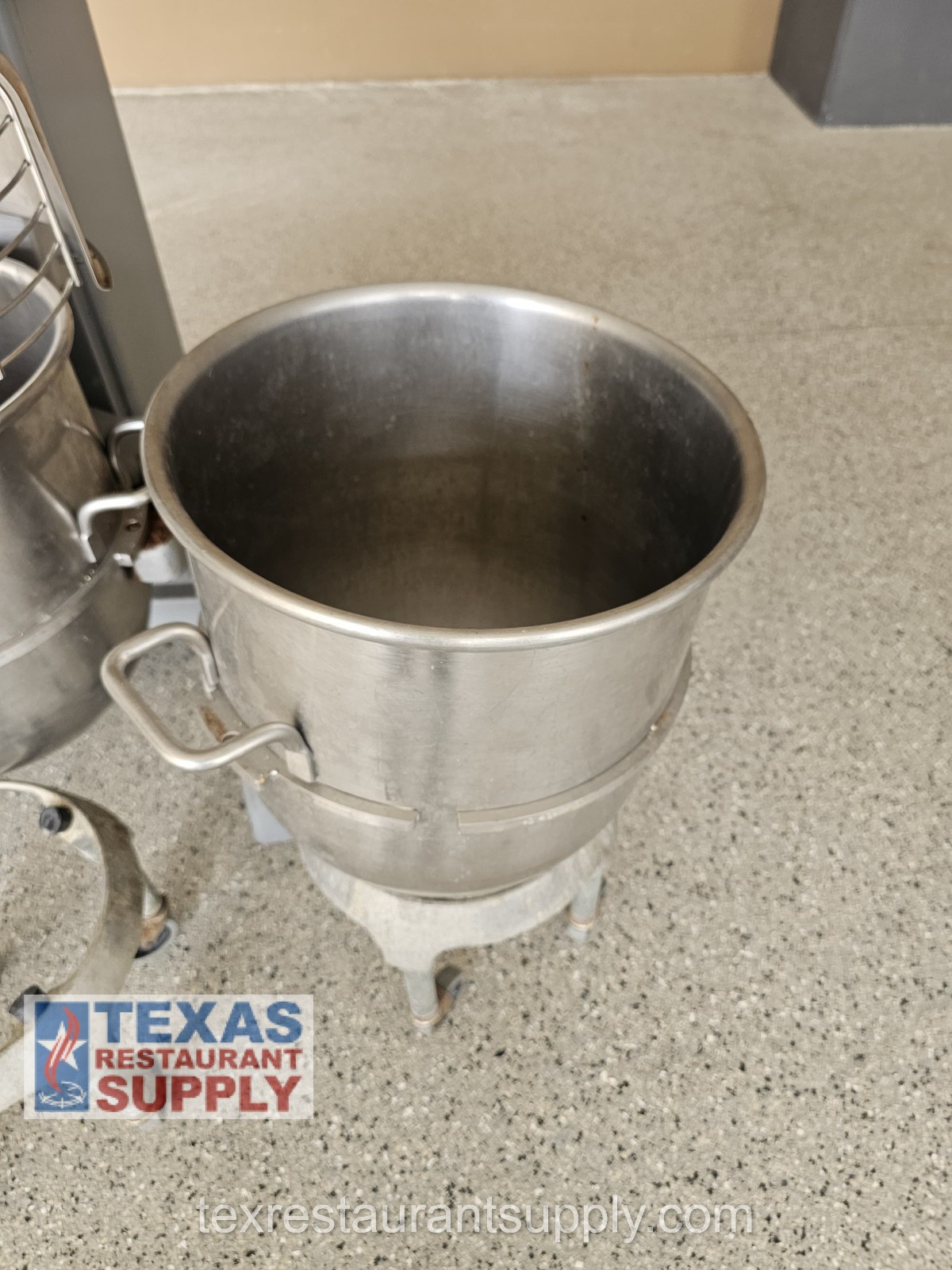 Hobart D340 40 Quart Bakery Dough Mixer 2 Stainless Bowls 2 Dollies Paddle