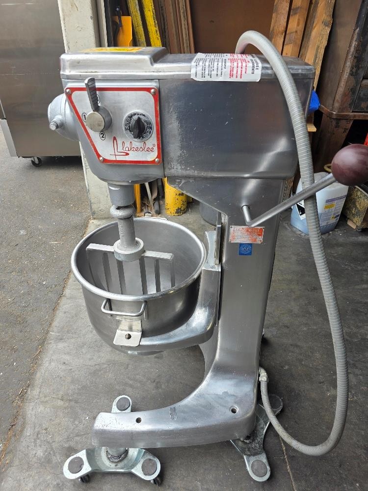 Blakeslee F-30DT 30 Quart Mixer Floor Model w/ Stainless steel Bowl +Flat Beater