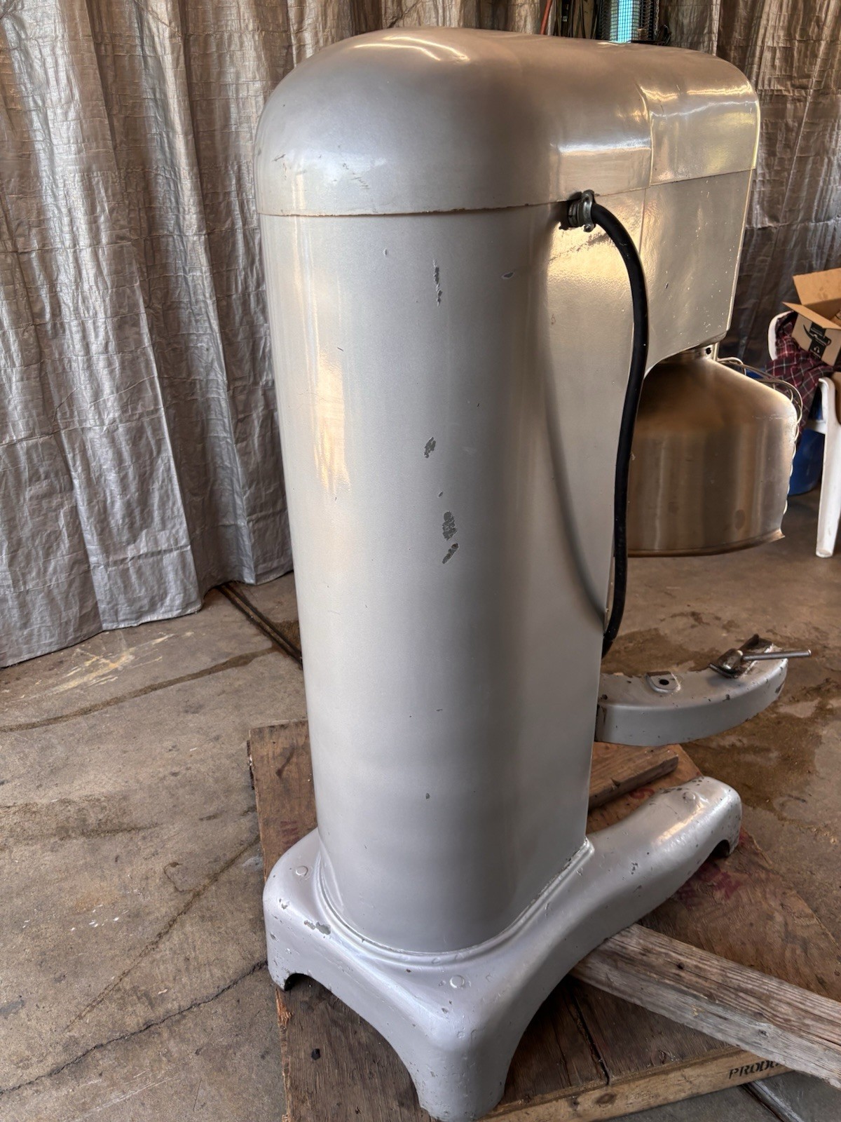 HOBART L800 80 Qt Dough Mixer 1.5 HP 208V 3ph W/Grill Guard Only