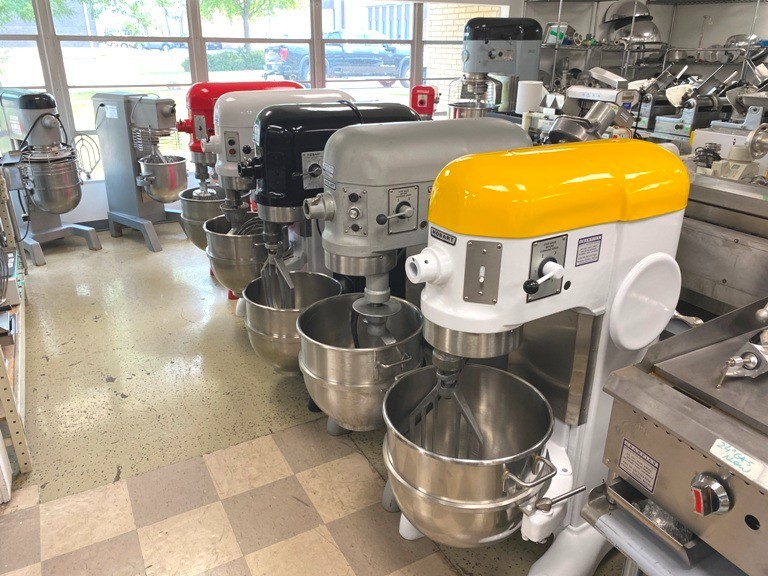 Mixer/ Hobart H-600 60 Qt Mixer w/ Attachments/ 208/220V-1PH, 10.5 A