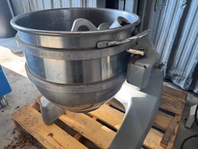 Hobart Legacy 60qt Mixer HL600 3ph 380-460V W/Dolly/Bowl/Whip/Hook