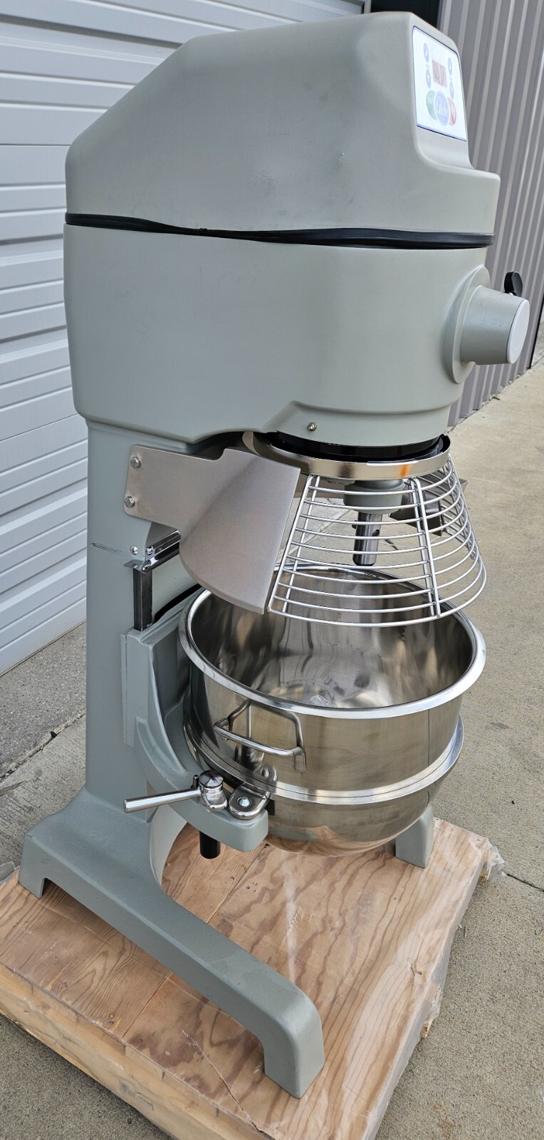 Globe SP30 Gear Driven 30 Qt. Commercial Planetary Floor Mixer – 115V – 1 HP