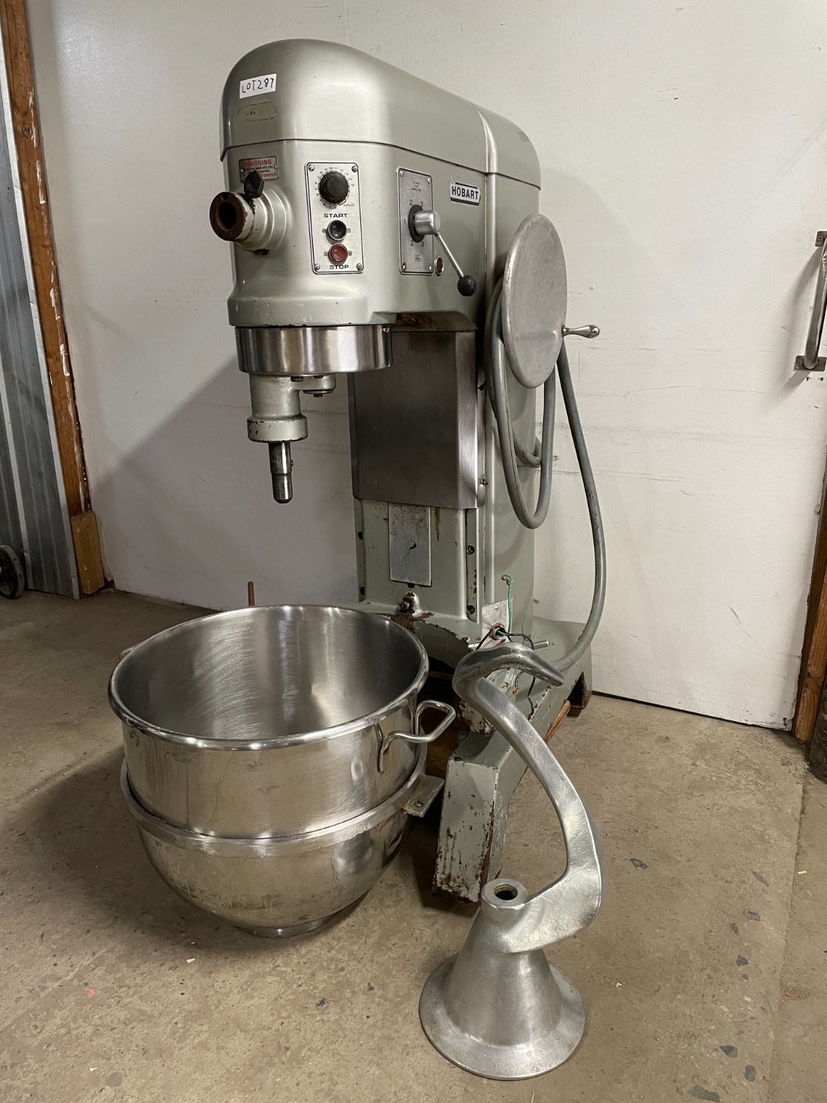Hobart L800 80 Quart Mixer with Bowl and Attachments