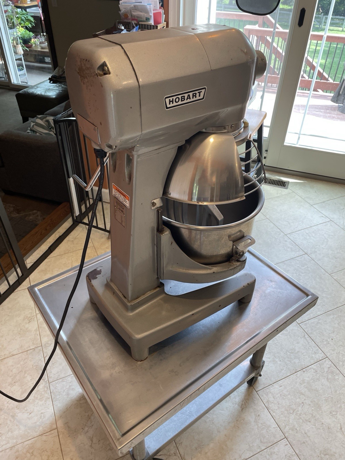 Hobart A200 20QT Commercial mixer 3 Spd w/ Bowl Guard, Bowl, Paddle, Whip & cart