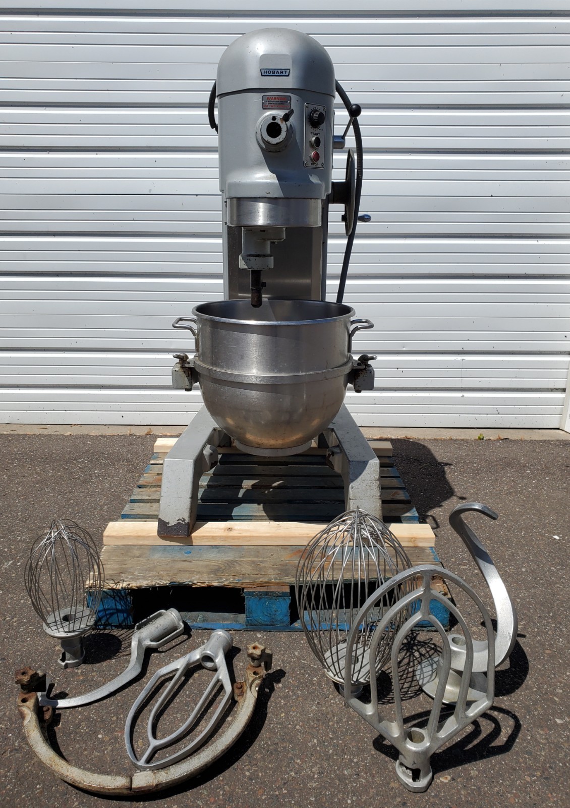 HOBART H-600T 60QT Mixer + 60 QT Bowl Hook Whisk Paddle + 30 QT reducer + tools
