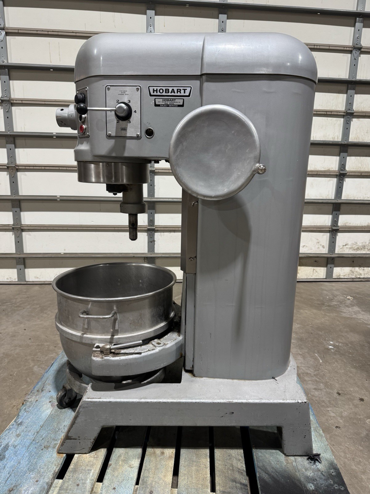HOBART H600T COMMERCIAL 60 QT BAKERY DOUGH MIXER W/ BOWL, WHISK, HOOK and PADDLE