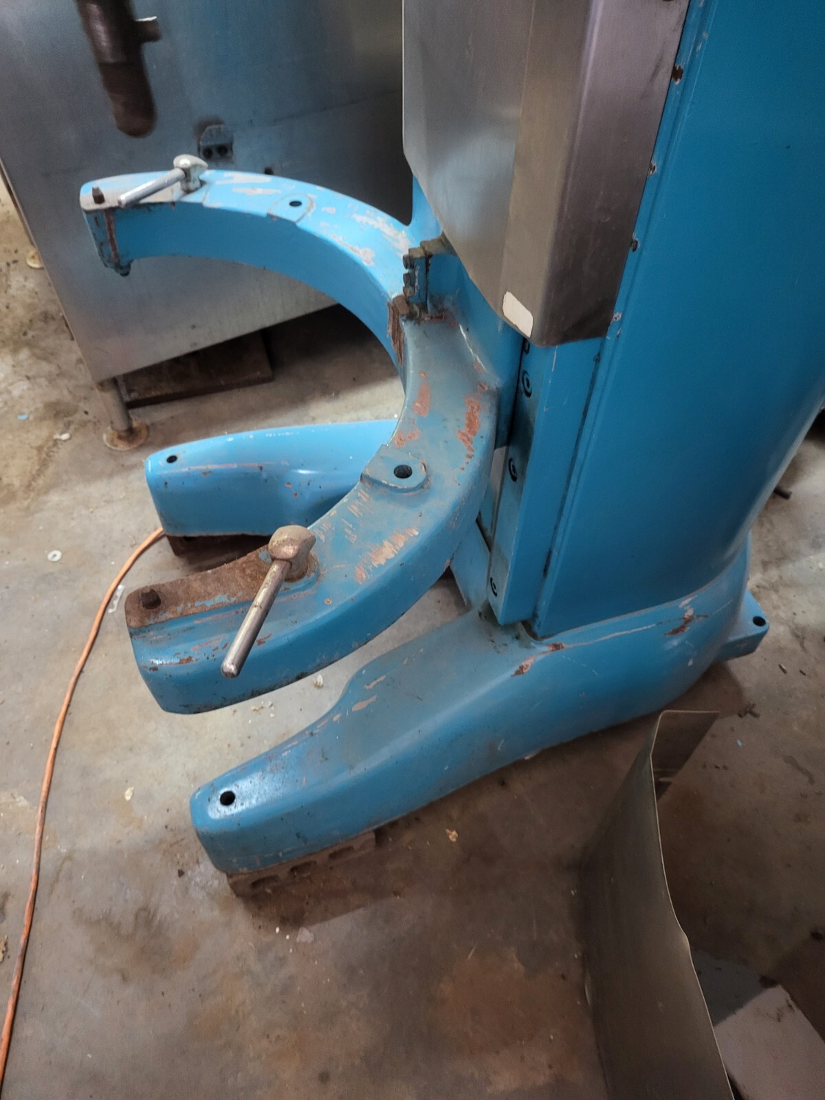 Hobart Mixer M802 220v 3 Phase 3 Hp Working Good Come With Bowl And Hook