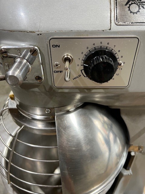 Hobart A200T 20 Quart Commercial Mixer With Bowl Guard & Three Attachments, 115V
