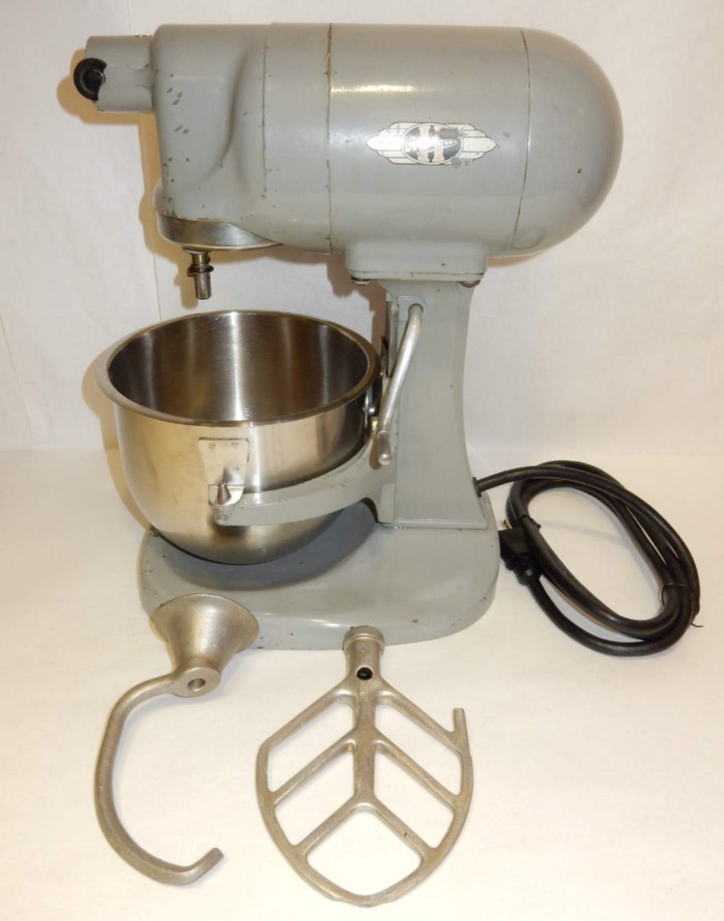 VINTAGE HOBART MODEL N-50 COMMERCIAL MIXER, BOWL & 2 PADDLES, NEW HD CORD, WORKS