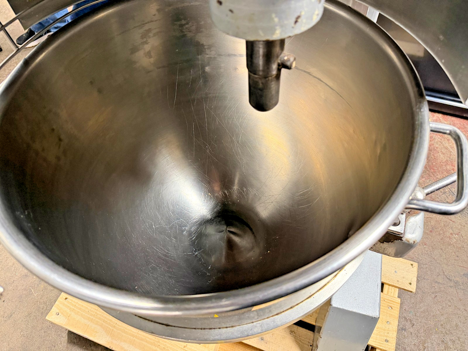 60 Quart Hobart H600 T Mixer Qt 200V 3 Ph 2 HP Stainless Steel NSF Bowl & 3 Att