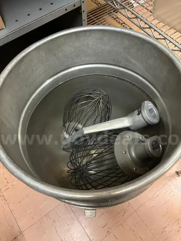 Hobart 60Qt H600T Mixer W/ Bowl Paddle & Whip WORKING CONDITION