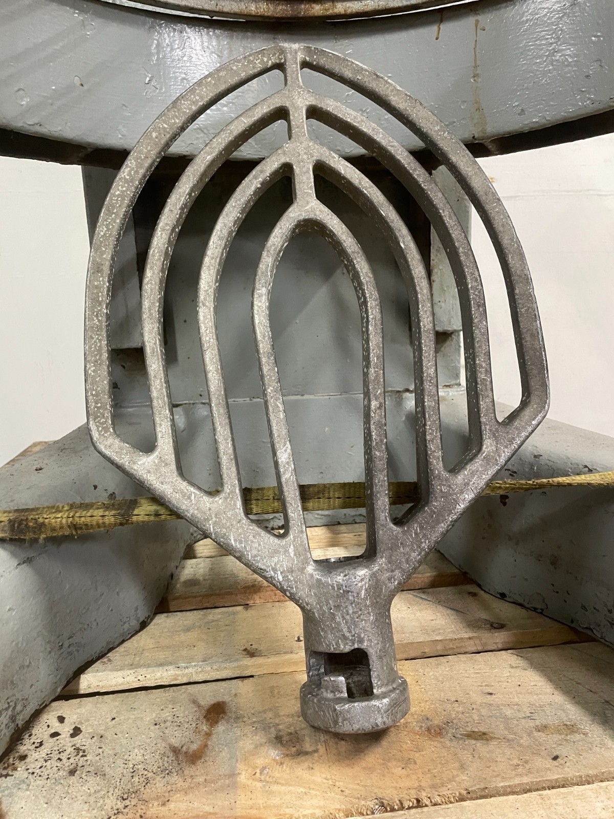 Hobart V1401 Mixer With Paddle Attachment