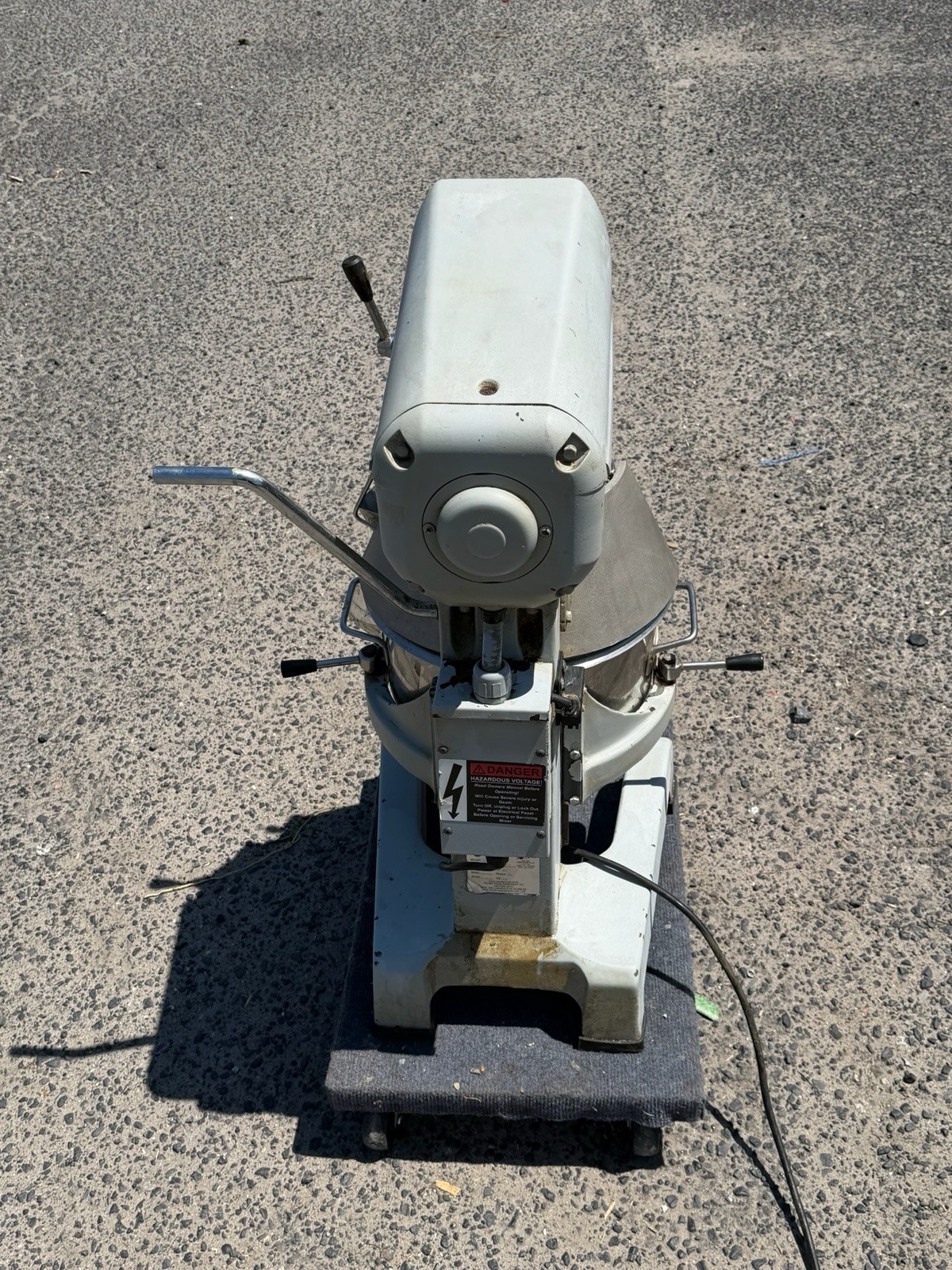 Globe SP20 | 20Qt Commercial Planetary Mixer – Includes Bowl & Hook Attachment