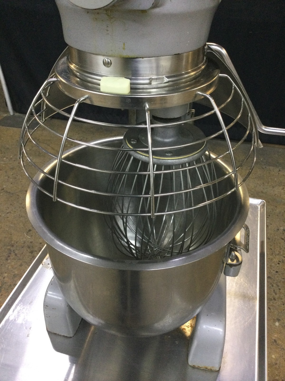 Hobart A-200T Countertop 20 Qt Dough Mixer With Guard Bowl 1 Attachment