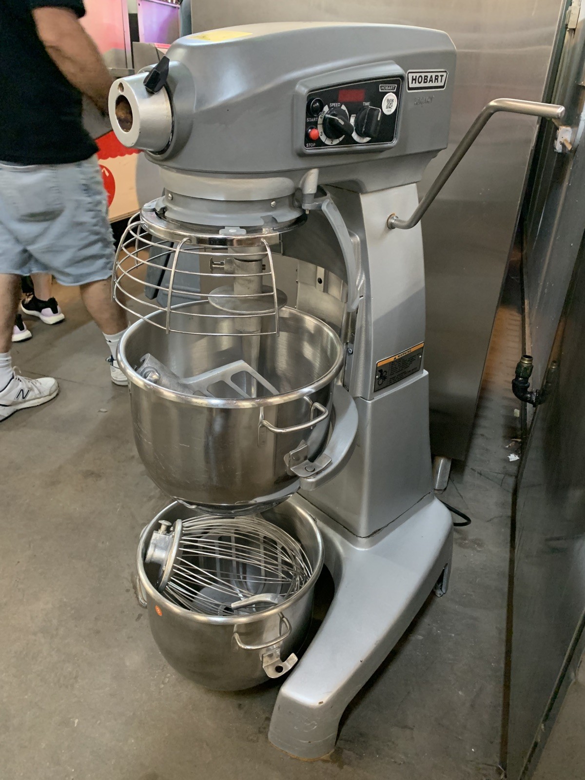 Hobart Legacy HL200 20 qt. Mixer w/ Guard + Attachments, 1/2HP, 120V