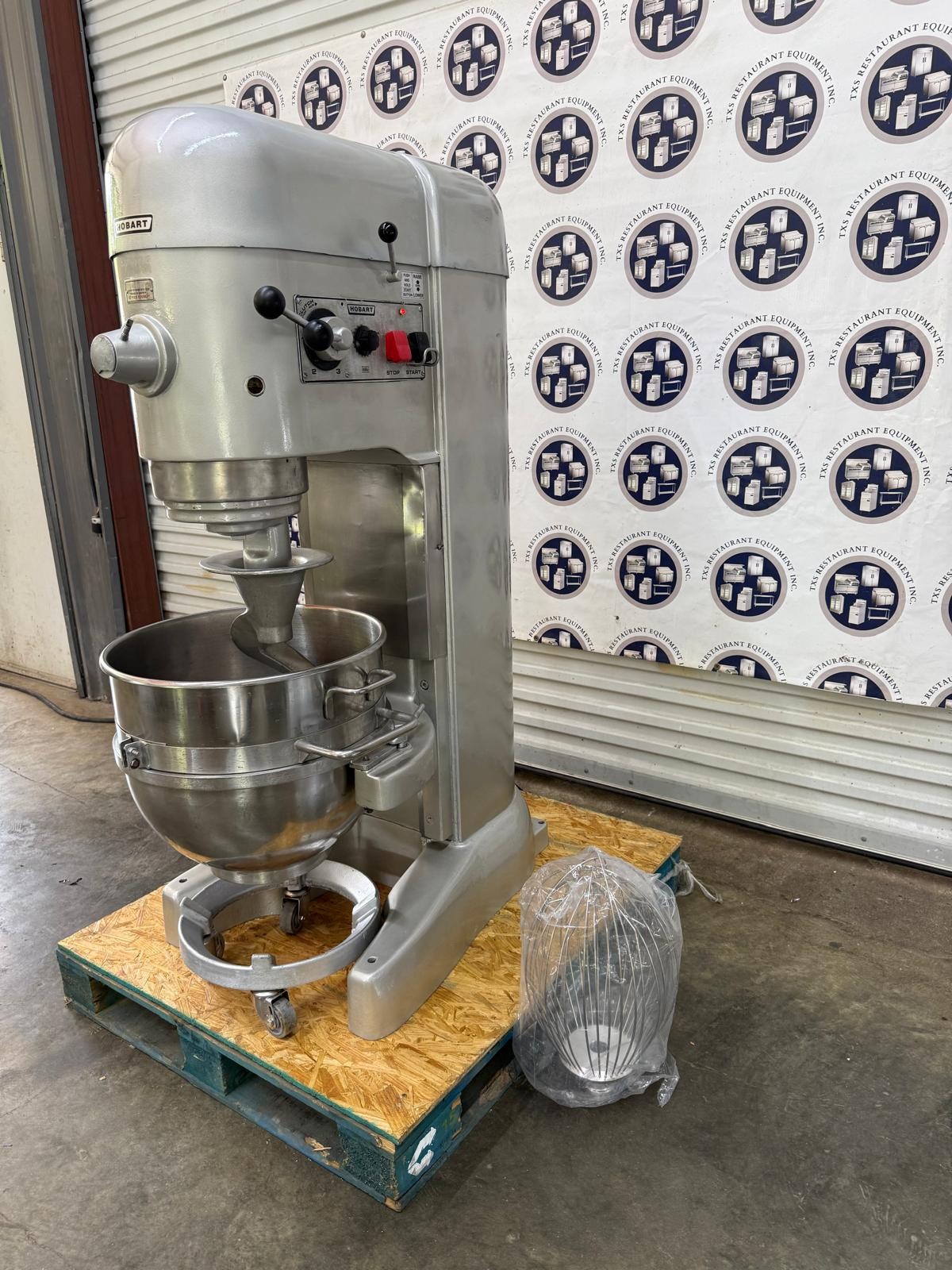 Hobart M802 80 Quart Commercial Dough Mixer, 3 Phase, 3 Attachment