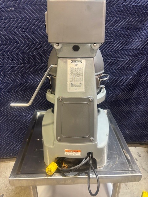 Hobart Legacy 20 Qt Countertop Planetary Mixer w/ paddle and whip HL200-1